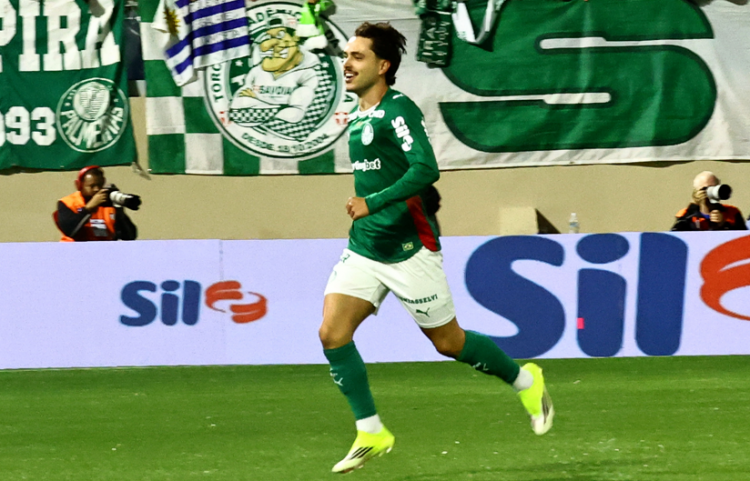 Palmeiras avança para a final do Paulistão após vencer o São Paulo em clássico decisivo