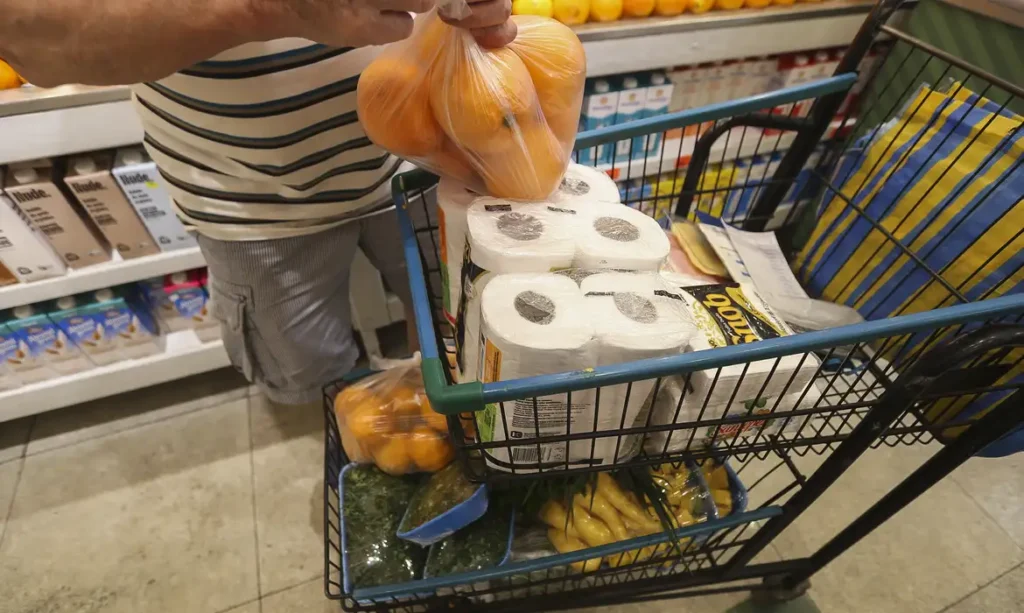 Inflação em março registra 0,44%, impulsionada por preços de alimentos