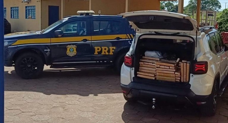 PRF realiza apreensão de quase 400 kg de maconha em Bataguassu após denúncia de odor