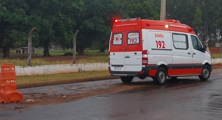 Acidente em Nova Andradina deixa motociclista ferida após colisão com veículo em fuga