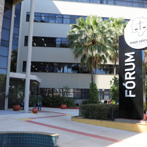 Atraso em ônibus causa dor a passageira que perdeu velório da mãe