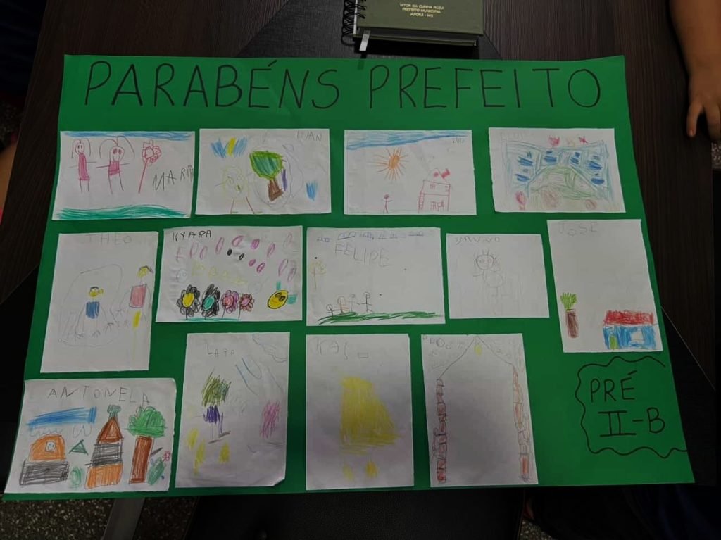 Crianças do Pré II homenageiam Vitor Malaquias em visita AO gabinete da Prefeitura de Japorã