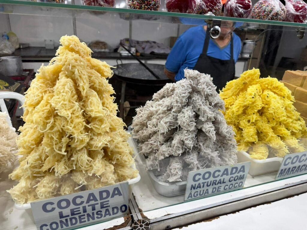 Nora assume venda de cocadas e preserva tradição familiar em evento de MS