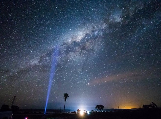 Meteoros Líridas iluminam o céu na madrugada de quarta-feira
