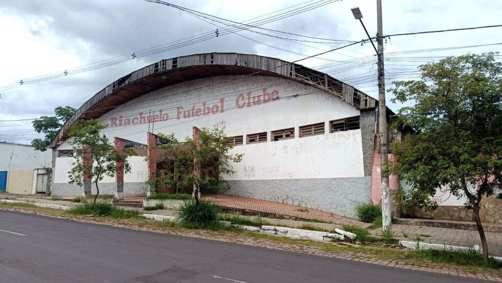Demolição do Riachuelo Futebol Clube dará lugar a novo sistema de saneamento em Corumbá