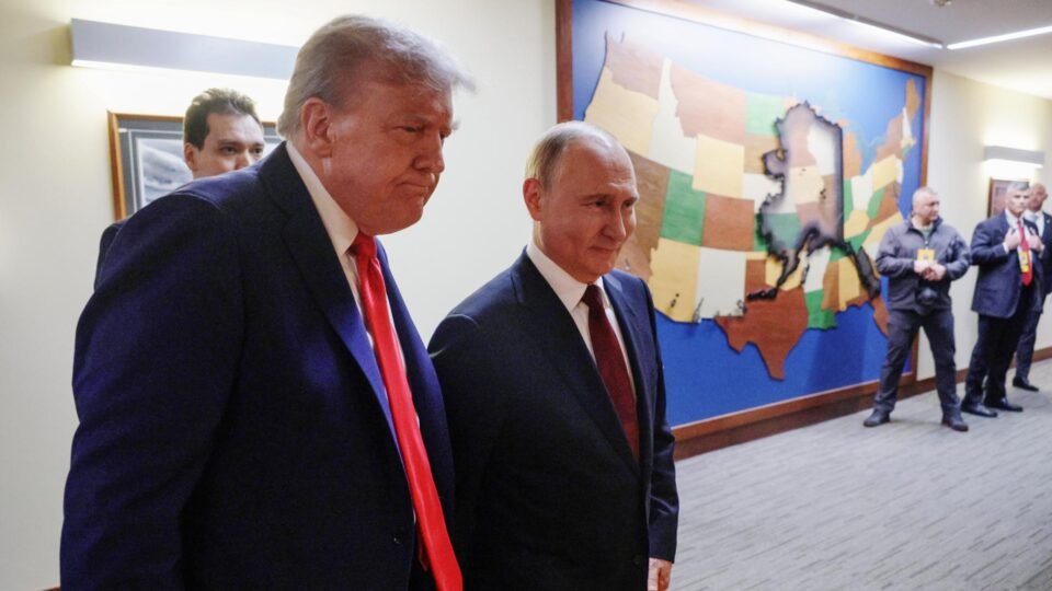 Donald Trump celebra saída dos Emirados Árabes da Opep enquanto Rússia nega saída do cartel