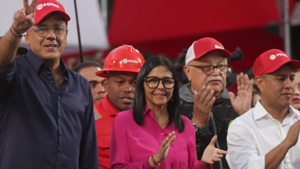 Limpeza no Judiciário Venezuelano: Delcy Rodríguez age contra aliados de Maduro
