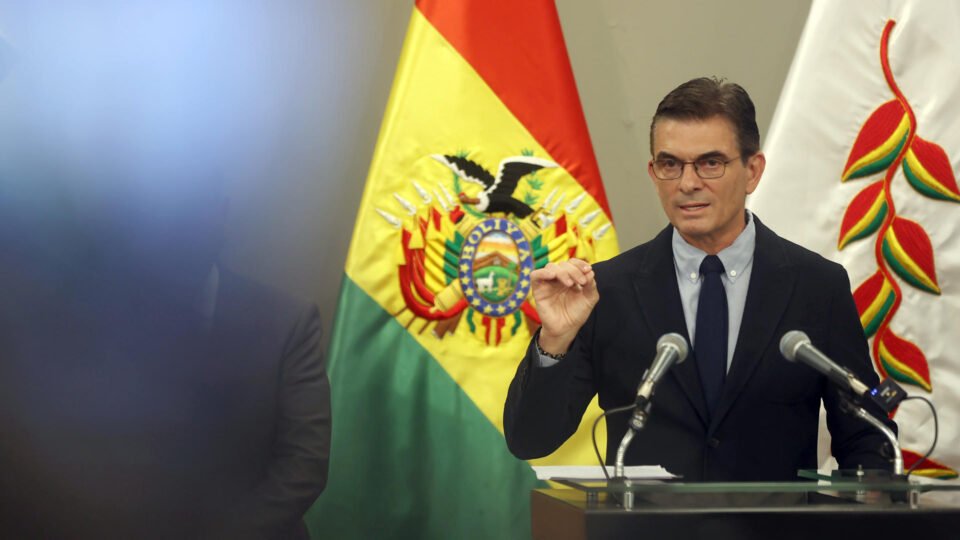 Bolívia encerra acordos de cooperação militar com o Irã sob novo governo