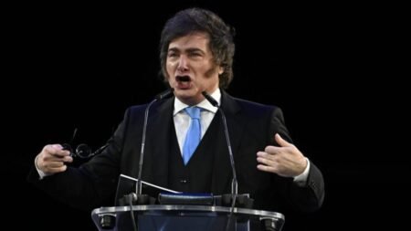 Milei denuncia desinformação russa e afirma que é apenas o início de uma batalha maior