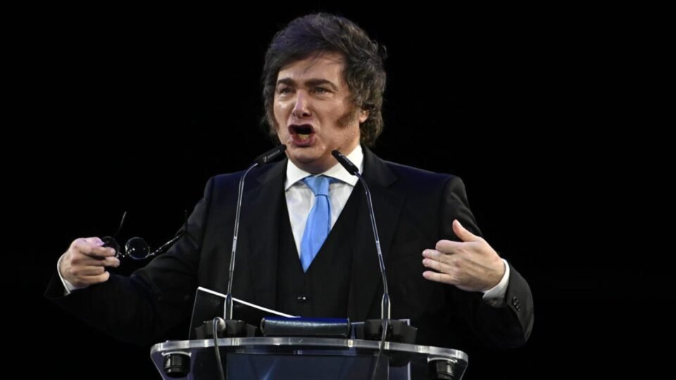 Milei denuncia desinformação russa e afirma que é apenas o início de uma batalha maior