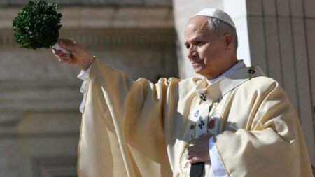 Papa Leão XIV fala sobre a esperança na Páscoa e critica a indiferença ao sofrimento