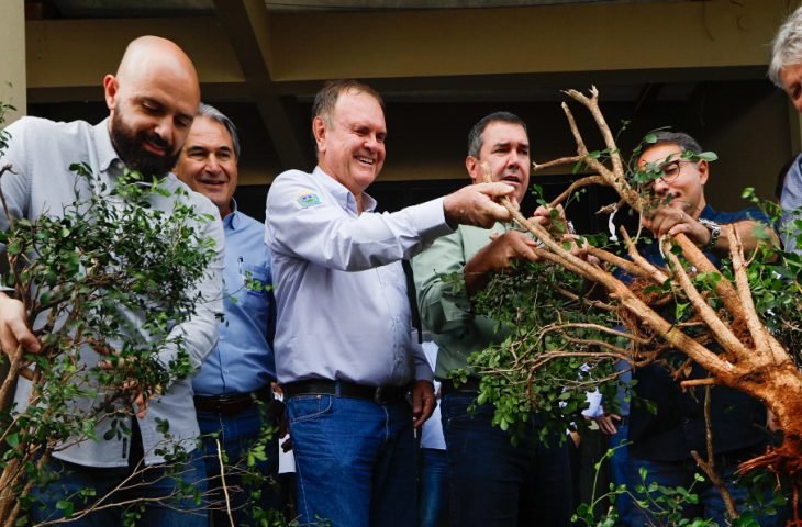 Riedel participa de ação simbólica para fortalecer a laranja na 86° Expogrande