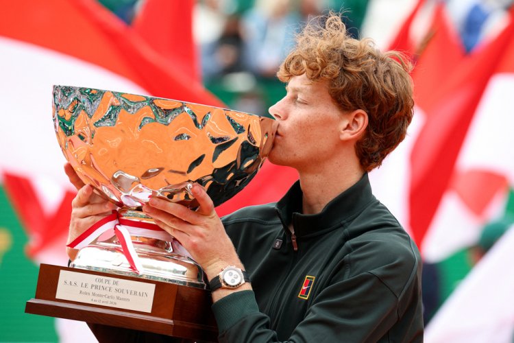 Jannik Sinner derrota Carlos Alcaraz e SE torna campeão do Masters 1000 de Monte Carlo
