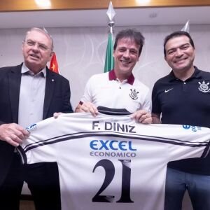Corinthians anuncia Fernando Diniz como novo treinador até dezembro de 2026