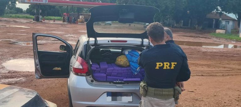 Polícia Rodoviária Federal apreende 213 quilos de maconha na BR-376 em Ivinhema