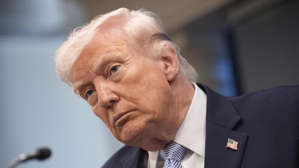 Trump alerta sobre possível destruição em resposta ao fechamento do Estreito de Ormuz pelo Irã