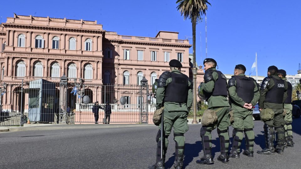 Javier Milei proíbe jornalistas de acessarem a Casa Rosada após denúncias de espionagem