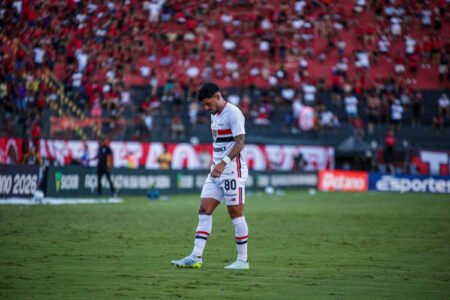 São PAULO é derrotado pelo VITÓRIA por 2 a 0 em Salvador e interrompe invencibilidade