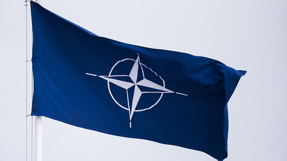 Interceptação de avião russo por caças romenos reforça segurança na Otan