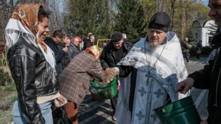 Acusações de violações da trégua pascal marcam o conflito entre Rússia e Ucrânia