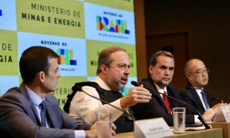 Governo determina que distribuidoras relatem semanalmente lucros à ANP