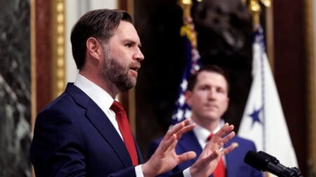 J. D. Vance defende Trump e critica postura do Vaticano sobre moralidade