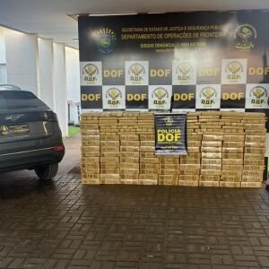 Policiais apreendem 1,1 tonelada de maconha em veículo abandonado em Ponta Porã
