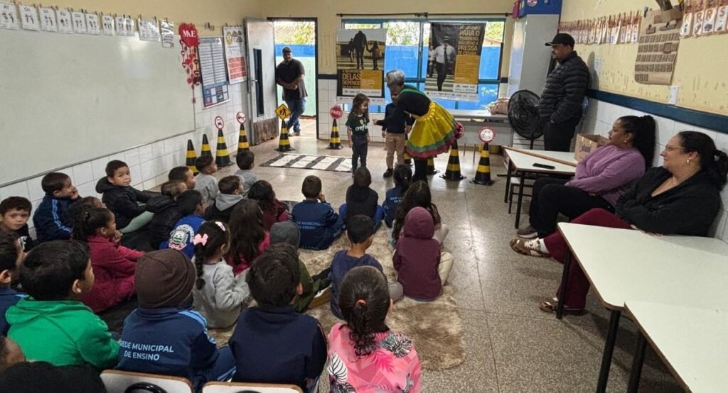 Palestras lúdicas marcam o Maio Amarelo em Batayporã