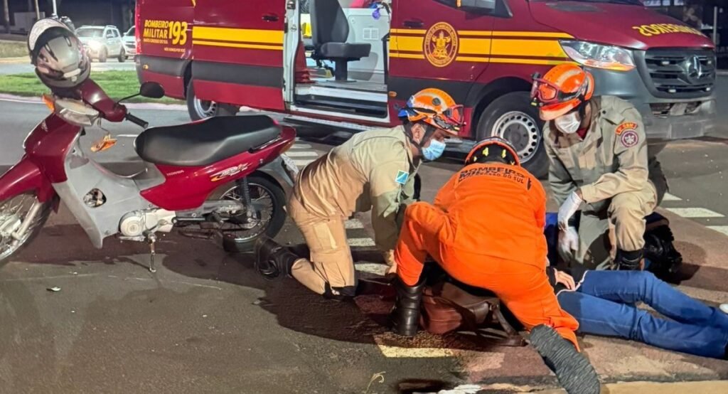 Acidente entre veículo e moto deixa mulher ferida em Nova Andradina