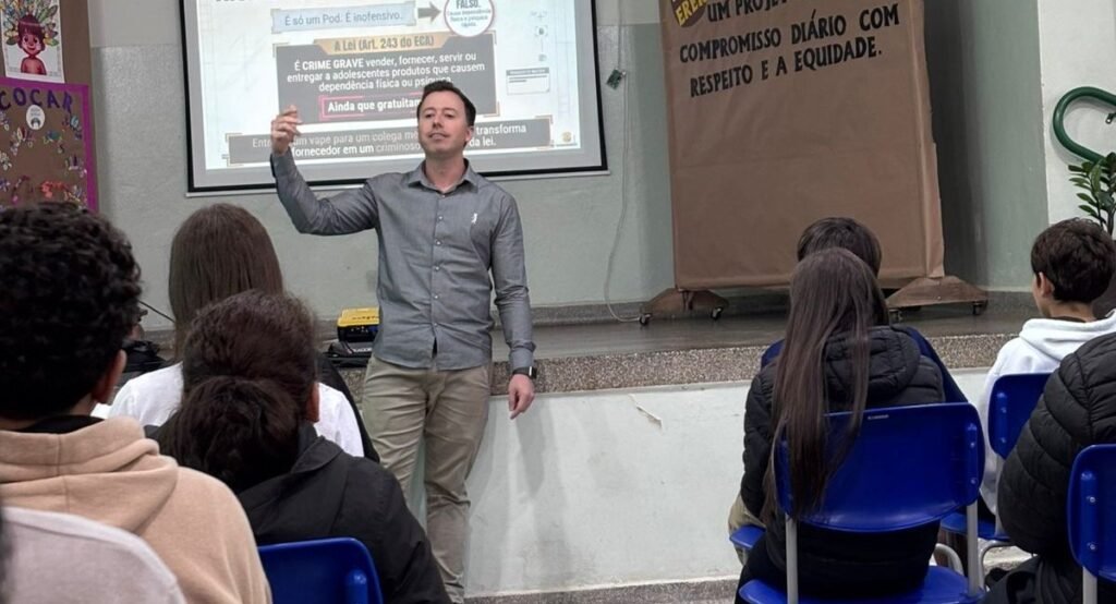 Palestras educativas são realizadas em escolas por iniciativa da Delegacia de Batayporã e CRE