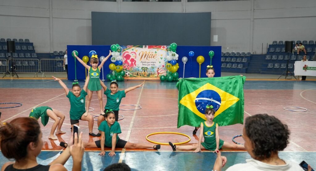 Ginásio de Nova Andradina é palco de espetáculo emocionante de ginástica rítmica