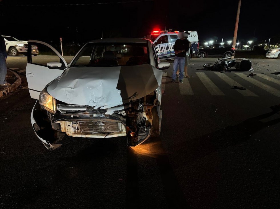 Colisão entre carro e moto deixa motociclista gravemente ferido em IVINHEMA