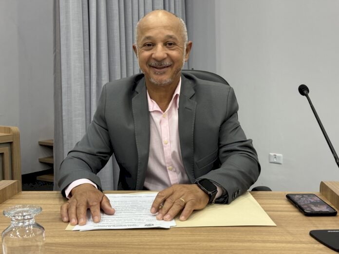Vereador Gerson da Saúde propõe melhorias na pista de caminhada do estádio Municipal Saraivão