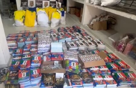 Apreensão de figurinhas falsificadas da Copa do Mundo gera prisões em São Paulo