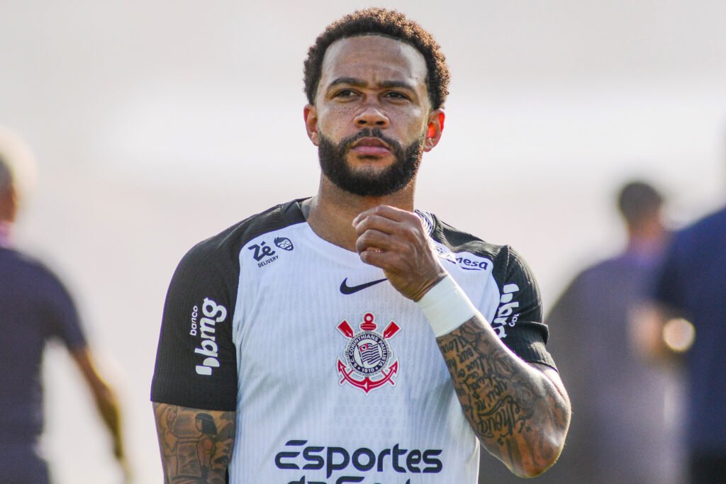 Futuro de Memphis Depay no Corinthians fica incerto após retorno aos gramados