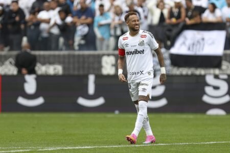 Neymar pode ficar de fora da estreia na Copa do Mundo devido a lesão na panturrilha