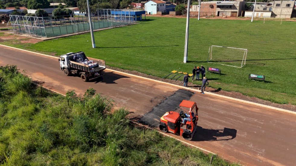 Ivinhema intensifica reparos nas ruas do Distrito de Amandina