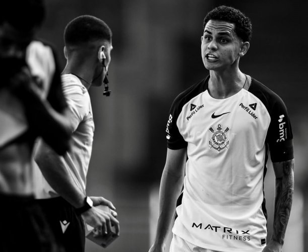 Corinthians jogador expulso e agride árbitro após derrota no Campeonato Brasileiro Sub-20