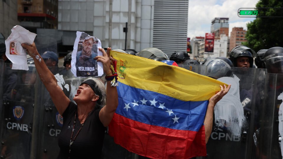Libertação de Policiais Marca Fim de Longo Período de Prisão Política na Venezuela
