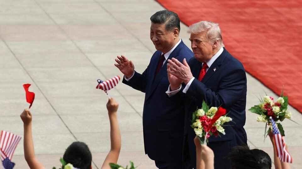 Trump propõe aliança EUA-China-Rússia contra o TPI durante visita a Pequim