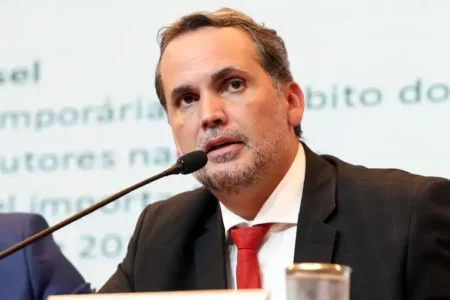 Governo inicia processo de redução de subsídios para combustíveis
