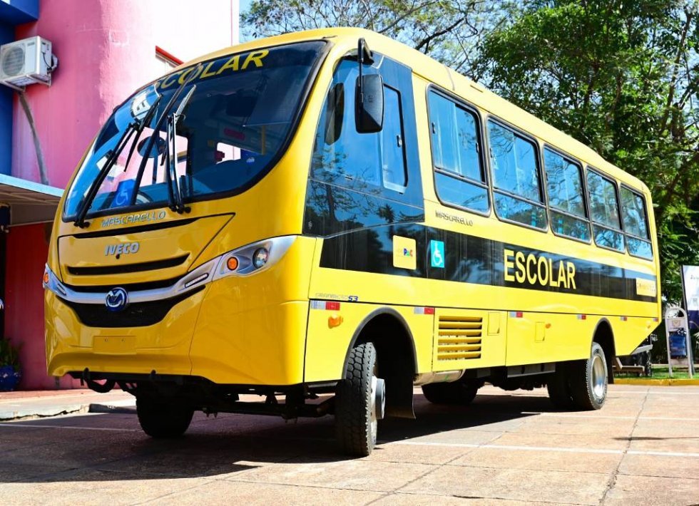 Ivinhema recebe novo ônibus escolar para transporte de alunos