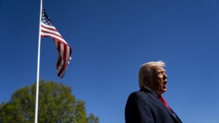 Trump determina investigação sobre preços altos do petróleo após acordo com Irã