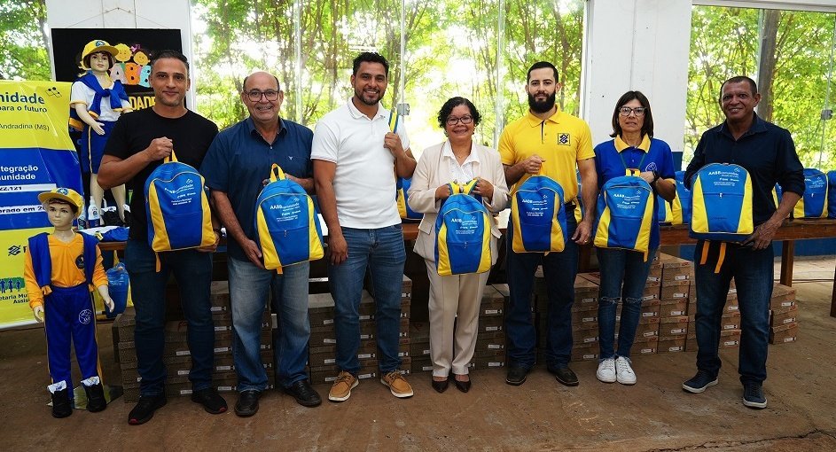 Nova Andradina recebe novos uniformes e kits para o programa AABB Comunidade