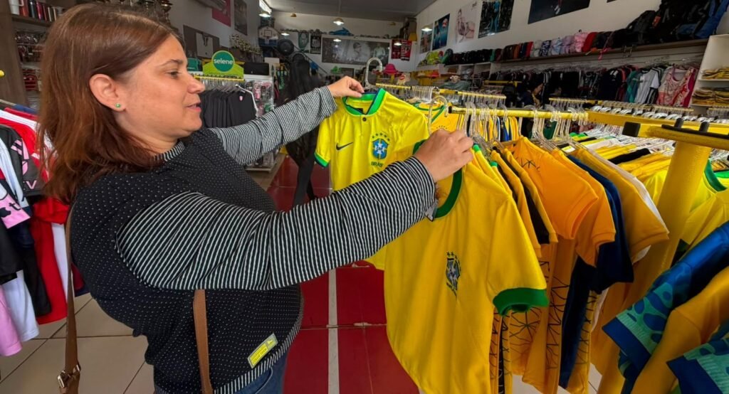 Comércio de Nova Andradina registra alta na demanda por produtos da Seleção Brasileira antes