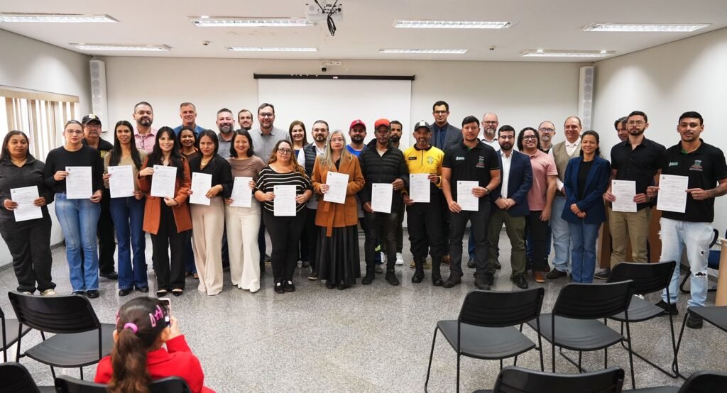 Nova Andradina amplia quadro de servidores com 17 novas contratações