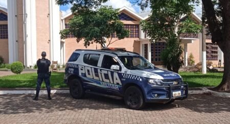 Indivíduo é preso ao ser localizado em quintal de casa em Nova Andradina