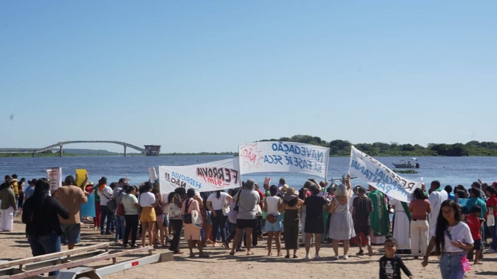 Protesto em Corumbá mobiliza mais de 300 pessoas contra hidrovia no Rio Paraguai