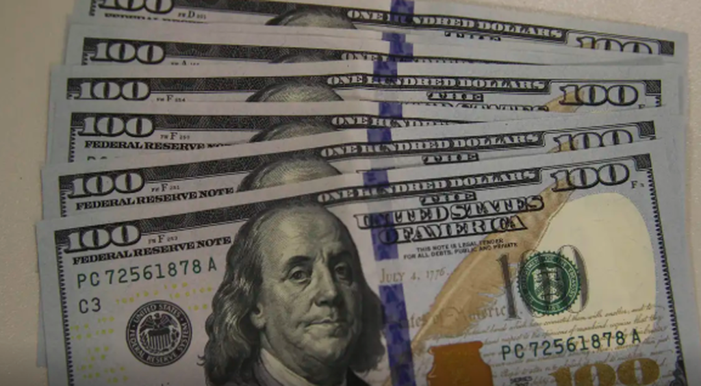 Dólar encerra semana em baixa, cotado a R$ 5,16, após avanço nas negociações entre EUA e Irã