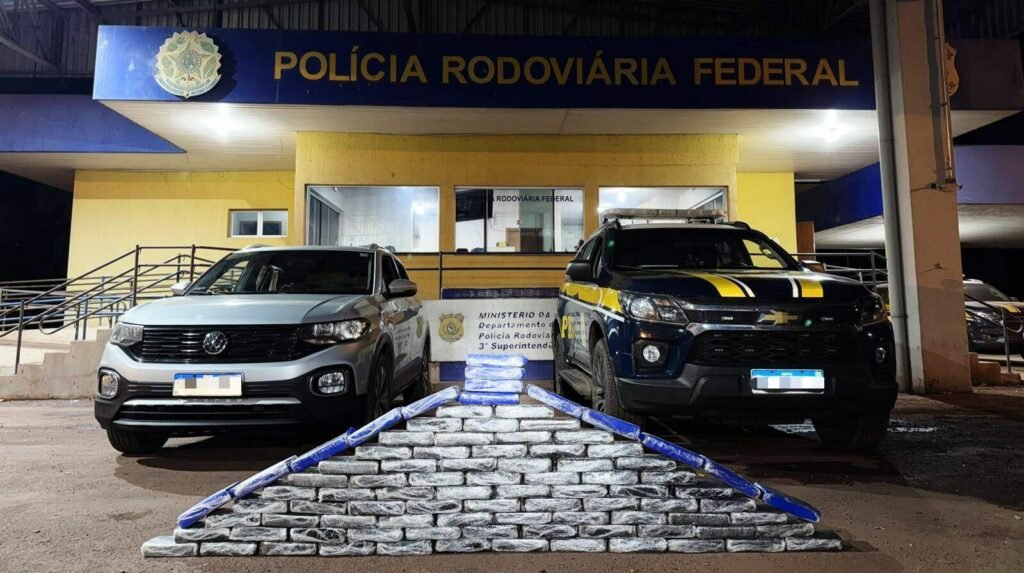 Casal é preso com quase 97 kg de cocaína durante abordagem da PRF